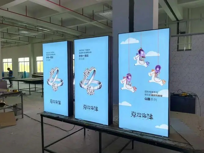 成都廣告公司戶外廣告燈箱定做選什麽材料？